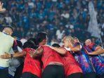 Bobotoh-menyaksikan-laga-Persib-bandung-vs-Arema-FC-di-Stadion-Jalak-Harupat-Bandung.jpg