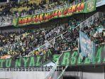 Bonek-beri-dukungan-langsung-untuk-Persebaya-di-Stadion-Gelora-Bung-Tomo-GBT.jpg
