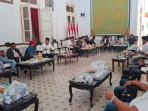 Bupati-Lukman-Hakim-menerima-kunjungan-dari-sejumlah-kepala-desa-dan-kyai.jpg