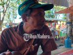 Buradi-52-dengan-ekspresi-senang-saat-berada-di-kawasan-Alun-Alun-Trunojoyo-Sampang-Madura.jpg
