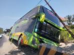 Bus-Gunung-Harta-kecelakaan-tunggal-di-Jalan-Raya-Dharma-Camplong-Sampang.jpg