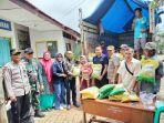 Camat-Batumarmar-bersama-Perum-Bulog-Madura-saat-menyalurkan.jpg