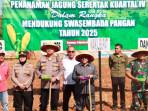 Chainur-Rasyid-bersama-Kementan-dan-Forkopimda-dalam-penanaman-jagung-serentak.jpg