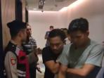 DIGREBEK-Sebanyak-34-laki-laki-digrebek-diduga-sedang-pesta-gay.jpg