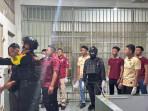 DIPERIKSA-Suasana-saat-para-narapidana-Lapas-Narkotika-Kelas-IIA-Pamekasan.jpg