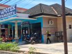DISEGEL-Apotek-Pangesto-di-Jl-Dr-Cipto-Kecamatan-Kota-Sumenep-disegel-Perusaha.jpg