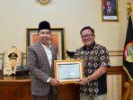 Dalam-Sepekan-Gus-Bupati-Fawait-Panen-Banyak-Penghargaan-Bagian-dari-Vitamin.jpg