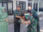 Momen Keakraban Dandim 0829 Bangkalan Saling Memaafkan Bersama Personel Usai Acara Kenaikan Pangkat