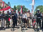 Darul-Hasyim-Fath-politisi-PDIP-Sumenep-naik-sepeda-onthel-setelah-dilantik-jadi-anggota-dewan.jpg