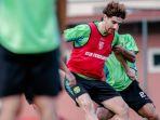 Dejan-Tumbas-latihan-bersama-Persebaya-di-Lapangan-Thor-Surabaya.jpg