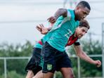 Sudah 3 Pekan Berlatih, Mengapa Diego Mauricio Masih Dicadangkan Persebaya?