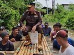 Dirut-PDAM-Bangkalan-H-Sjobirin-Hasan-menuju-lokasi-intake-air-baku-yang-terenda.jpg