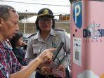 Dishub-Surabaya-menyosialisasikan-pembayaran-parkir-non-tunai.jpg