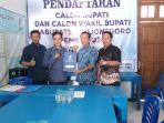 Edi-Sampurno-berbatik-biru-saat-mendaftar-bacabup-di-DPD-PAN.jpg