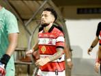 madura/Gelandang-Madura-United-FC-Iran-Junior-saat-bermain.jpg