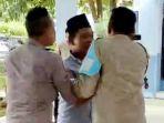 Gestur-tubuh-anggota-Provost-Polres-Bangkalan-berkelit-untuk-menghindari.jpg