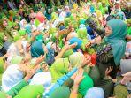 Gubernur-Jawa-Timur-Khofifah-Indar-Parawansa-saat-menghadiri-acara-Dzikir-Doa-dan-Sholawat.jpg