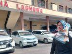 Guru-BK-SMPN-1-Camplong-Dwi-Eni-Purwanti-mendatangi-Satreskrim-Polres-Sampang.jpg