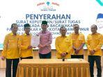 Gus-Fawait-baju-merah-muda-saat-menerima-surat-tugas-Jadi-Calon.jpg
