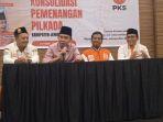 Gus-Fawait-nomor-dua-dari-kiri-saat-konsolidasi-Pemenangan-Pilkada.jpg