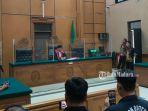 Hakim-Sidang-Praperadilan-PN-Bangkalan-Zainal-Ahmad-memutuskan-pihak-termohon-Kejari-Bangkalan.jpg