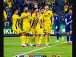 Hector-Hevel-kedua-dari-kanan-merayakan-gol-bersama-rekan-setimnya-di-Timnas-Malaysia.jpg