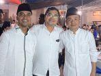 Humas-dan-Jubir-Tim-Pemenangan-Muhyi-tengah-diapit-Paslon-Bupati-Wakil-Bupati.jpg