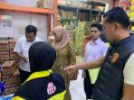 INSPEKSI-MENDADAK-Tim-Satgas-saat-melakukan-inspeksi-mendadak-harga-bera.jpg