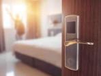 Ilustrasi-penggerebekan-di-kamar-hotel.jpg