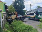 JALUR-TENGKORAK-Kendaraan-truk-mengalami-kecelakaan-di-jalan-raya-jalur-nasio.jpg