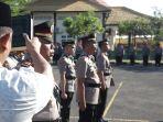 Jalannya-upacara-Serah-Terima-Jabatan-Sertijab-di-halaman-Mapolres-Sampang.jpg