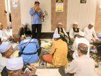 Jemaah-haji-Sampang-Madura-yang-tergabung-dalam-kloter-26-mendapatkan-pengarahan-petugas.jpg