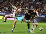 Johann-Lepenant-pemain-Lyon-yang-sedang-diincar-AC-Milan.jpg