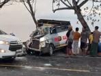 KECELAKAAN-MAUT-Kondisi-mobil-ambulans-pasca-mengalami-kecelakaan-dengan.jpg