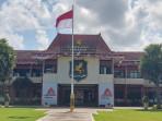 Kantor-Pemkab-Sumenep-Jawa-Timur.jpg