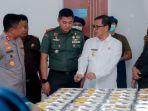 Kapolres-Pamekasan-AKBP-Hendra-Eko-Triyulianto-bersama-Forkopimda-kunjungan-ke-Dapur-Sehat.jpg