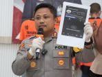 Kapolres-Pamekasan-AKBP-Hendra-Eko-Triyulianto-menunjukkan-akun-Instagram-Polres-Pamekasan.jpg