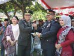 Kapolres-Pamekasan-AKBP-Jazuli-Dani-Iriawan-memberi-kejutan-Dandim-0826-Pamekasan.jpg