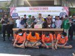 Kapolres-Pamekasan-AKBP-Jazuli-Dani-Iriawan-saat-konferensi-pers.jpg