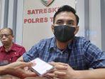 Kasat-Reskrim-Polres-Tuban-AKP-M-Gananta-saat-memberikan-keterangan-terkait-video-bugil-yang-viral.jpg