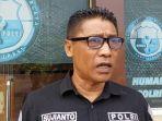 Kasi-Humas-Polres-Sampang-menjelaskan-update-penanganan-kasus-penembakan.jpg