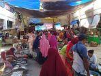 Keramaian-di-Pasar-Srimangunan-Kabupaten-Sampang-Madura.jpg