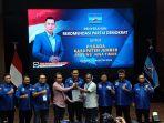 Ketua-DPP-Demokrat-Agus-Harimurti-Yudhoyono-serahkan-rekom-kepada.jpg