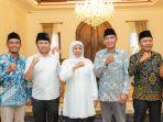 Ketua-DPW-Partai-Gelora-Jatim-M-Sirot-memberikan-dukungan-resmi-kepada-pasangan.jpg