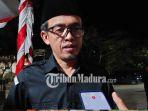 Ketua-KPU-Sampang-Addy-Imansyah-saat-menemui-insan-pers-di-halaman-Kantor-KPU.jpg