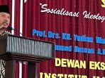 Ketua-Komisi-I-DPRD-Sumenep-Darul-Hasyim-Fath-Ajak-Santri-Menjaga-Ideologi-Bangsa.jpg