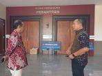 Ketua-Komisi-I-DPRD-Sumenep-Darul-Hasyim-Fath-saat-memantau.jpg