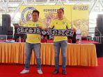 Ketua-Ultras-Gresik-terpilih-Imam-Junaidi-Kusumo-kiri-bersama-Thoriqo-Fajrin-di.jpg