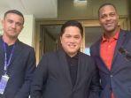 Ketua-Umum-PSSI-Erick-Thohir-foto-bersama-Patrick-Kluivert.jpg