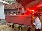 MASIH-BERDUKA-Suasana-saat-pemulangan-korban-runtuhnya-bangunan-Ponpes.jpg